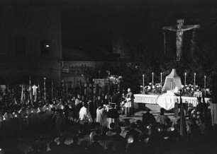 Freiburg: Altar im Freien, Pontifikalamt