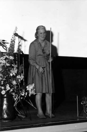 20. Tagung 1970 Chemiker; Maikäferrede: Dorothy Hodgkin stehend