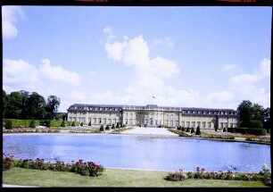 Ludwigsburg: Ludwigsburger Schloss, Vordergrund Teich