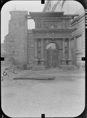 Residenzschloss Dresden, Portal der Schlosskapelle