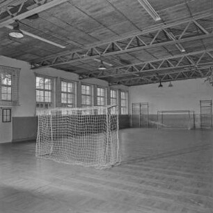 Sporthalle mit Toren