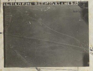 Bahnstrecke von Dachau nach Röhrmoos mit Bahnübergang südwestlich Hebertshausen (600 m)