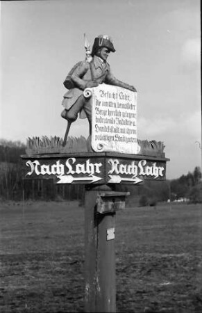 Elzach: Wegweiser des Lahrer Hinkenden Boten bei Elzach