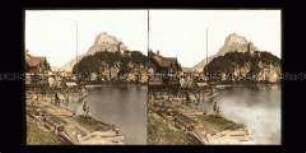 Blick über Ort Traunkirchen am Traunsee zum Johannesberg