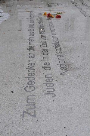 Inschrift am Holocaust-Mahnmal in Wien