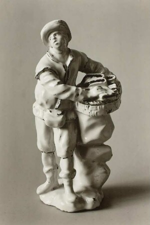Dresdner Fayence (Figur eines Buchverkäufers)
