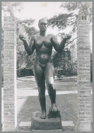 Aufsteigende Frau, 1935, Bronze