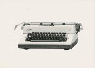 Olympia-Schreibmaschine "SKM 3340 143" der Olympia-Werke