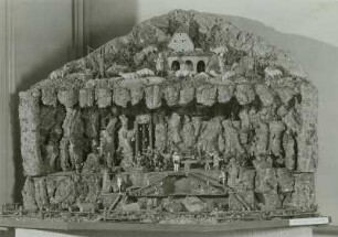 Weihnachtsberg mit Darstellung des Bergbaues und Krippenfiguren