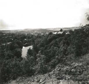Oelsnitz/Vogtland. Stadtansicht mit Schloss Voigtsberg. Blick vom Schlossberg nach Südwesten