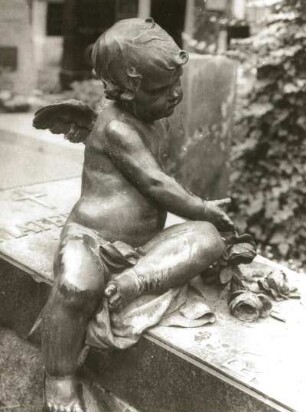 Kindergrabmal für Ryčinka Maternová : Popp, Antonín: Kindergrabmal für Ryčinka Maternová. Bronze (?). Prag-Vyšehrad, Friedhof Vyšehrad