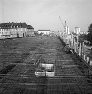 Betonierung der westlichen Brückenhälfte der Vogesenbrücke.