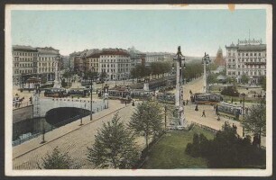 Ansichtskarte Oranienplatz und Oranienbrücke mit Straßenbahnen, Säulen und Grünflächen, koloriert