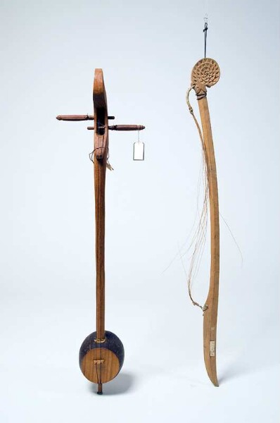 Bowl spear lute with bow