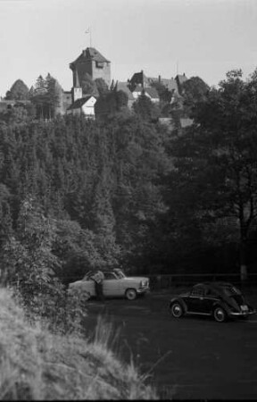 Burg: Schloss Burg, von der Straße aus