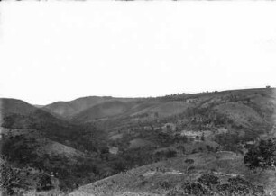 Landschaft : Blick über eine weite, hügelige Landschaft