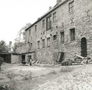 Lengenfeld-Plohn, Plohner Hauptstraße 9/11. Rittergut Plohn (nach 1804), auch Burg Plohn (nach 1633). Torhaus. Hofansicht (Teilansicht)