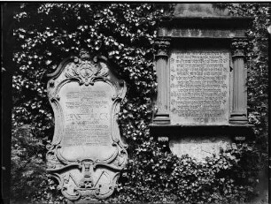 Heidelberg Peterskirche Grabstein links Ernst Falk (gestorben 1766), rechts Christian Sawerbrew (gestorben 1590) und Ehefrau Margarethe (gestorben 1594)