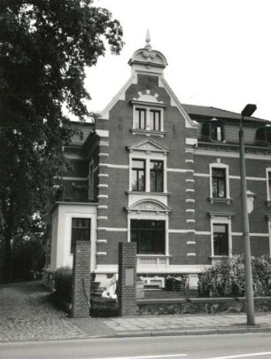 Wurzen. Villa, Torgauer Straße 43 (um 1890). Straßenansicht (Teilansicht)