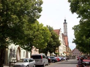 Rothenburg ob der Tauber: Herrngasse Richtung Markt mit Rathaus (li.)