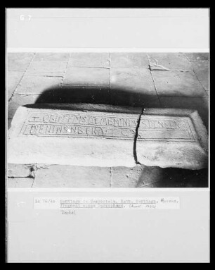 Fragment Grabinschrift eines Sarkophagdeckels