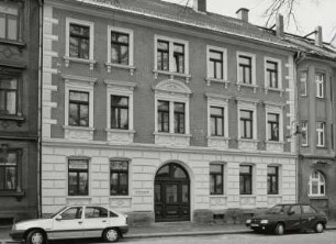 Neustadt in Sachsen, Wohnhaus : Neustadt in Sachsen. Wohnhaus (um 1880), Karl-Marx-Straße 6. Straßenansicht