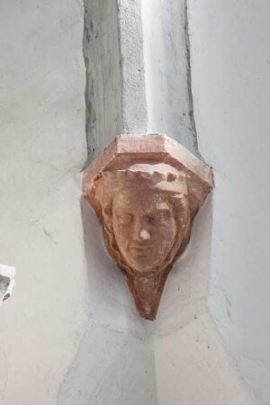 Konsole als weiblicher Kopf
