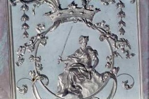 Stuckfelder mit ornamentalem und figuralem Dekor
