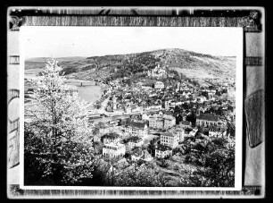Blick über Luisenstraße, Mainspitze und Innenstadt zur Burg