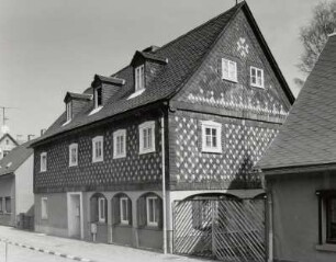 Neusalza-Spremberg, Wohnhaus : Neusalza-Spremberg. Wohnhaus (Umgebindehaus), Schützenstraße 27, (19. Jahrhundert). Straßenansicht