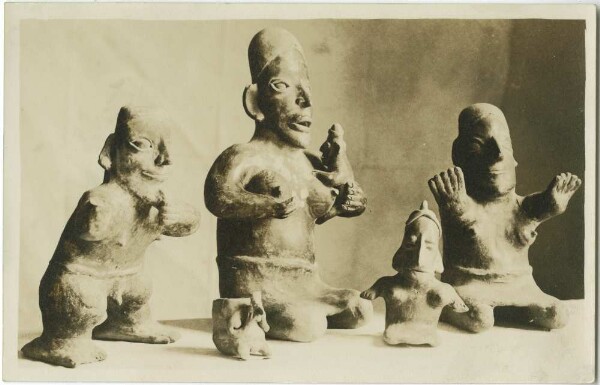 Clay figurines from Jalisco (Mexico)