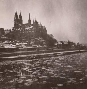 Meißen, Eisgang auf der Elbe mit Blick zum Burgberg
