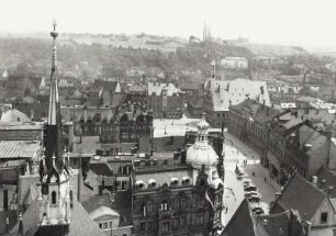 Zwickau, Hauptmarkt mit Gewandhaus und Rathaus, Blick vom Turm der Marienkirche nach Osten gegen Vertrauensschacht