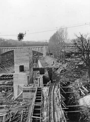 Bau der Staustufe Bad Cannstatt/Neckar