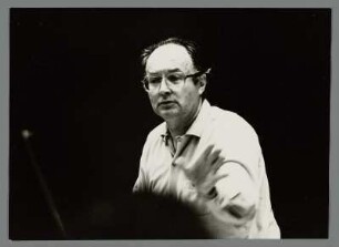 Siegfried Kurt : Portrait des Dirigenten Siegfried Kurz bei einer Probe mit der Dresdner Philharmonie im Kulturpalast Dresden