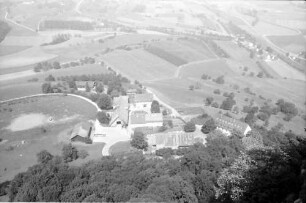 Singen: Hohentwiel, Blick von oben auf Ökonomiegebäude