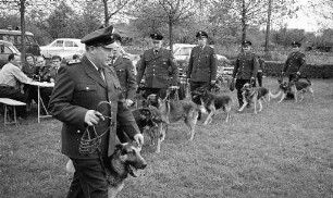Diensthundeprüfung bei der Bahnpolizei.