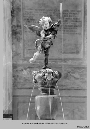Putto mit Delphin