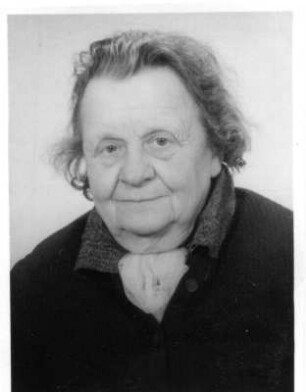Paßfoto der Bildhauerin Etha Richter