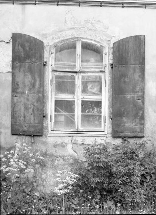 Klingenthal-Zwota, Braugasse 1. Wohnhaus (1837). Fenster (Erdgeschoss)