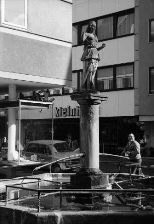 Öhringen: (Sex-)Brunnen vor dem Rathaus