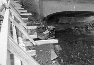Sprengung der alten Sirnauer Brücke Oberesslingen/Neckar