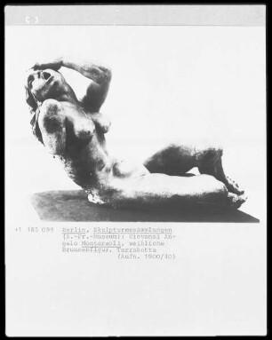 Weibliche Brunnenfigur