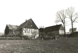 Sayda-Ullersdorf, Dorfstraße 13. Gehöft. Ansicht von einer Viehkoppel von Osten