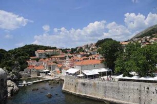 Dubrovnik - Häuser ausserhalb der Stadtmauer