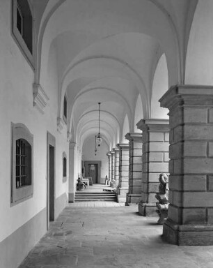 Schloss Seehof — Arkade