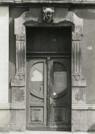 Chemnitz, Augustusburger Straße 177/Ecke Münchner Straße. Wohnhaus mit Laden (um 1900), Hauseingang