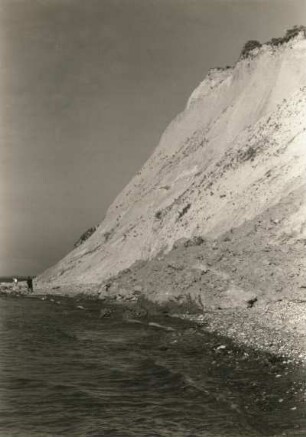 Hiddensee. Steilküste am Swantiberg mit abgestürzten Erdmassen