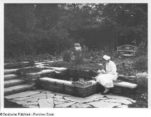 Gartenanlage mit japanischen Stilelementen