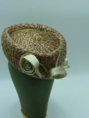 Pillbox mit Satinrosen